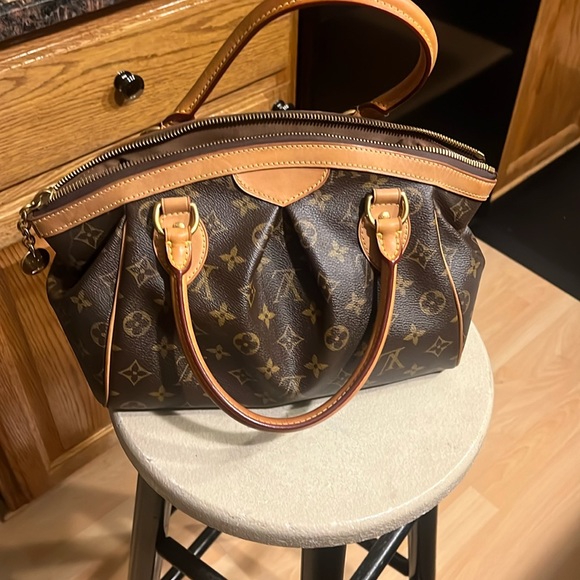 Louis Vuitton handbag. - Picture 1 of 6